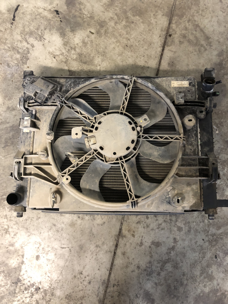 Set Radiatoare + Ventilator Dacia Duster 1.0 Benzina 2019, 214100078R / 214811626R