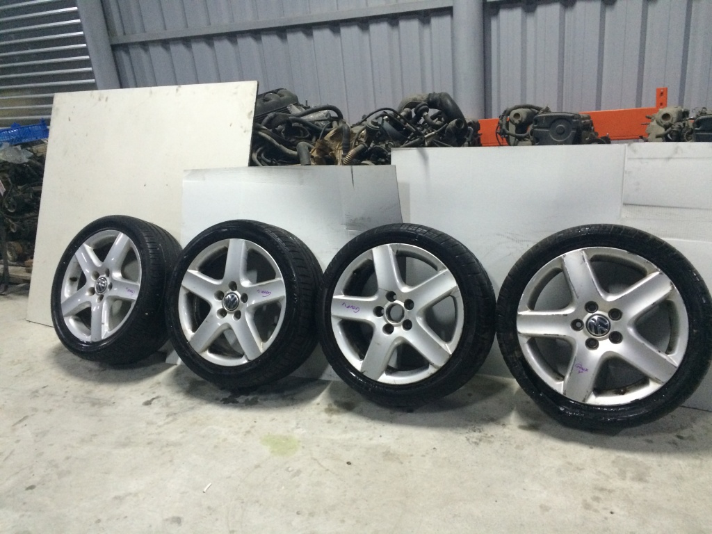 SET ROTI COMPLETE : VW - 2008 - 225 45 R17