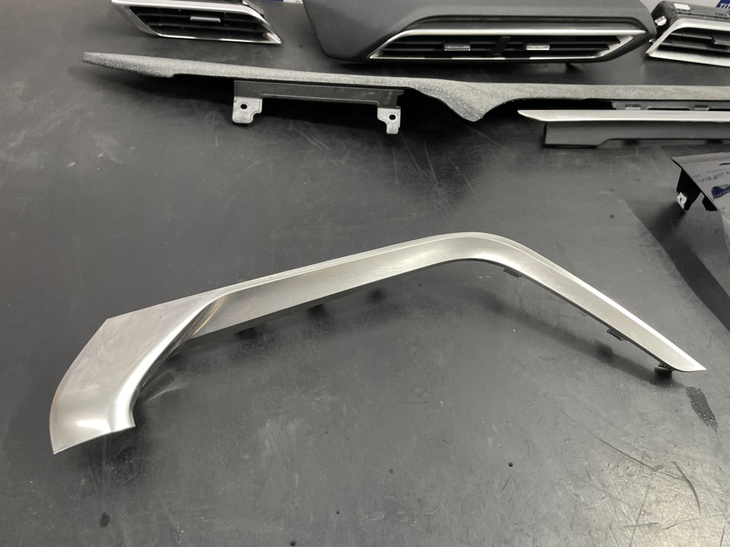 Set trim bord Peugeot 5008 sedan 2020 (c