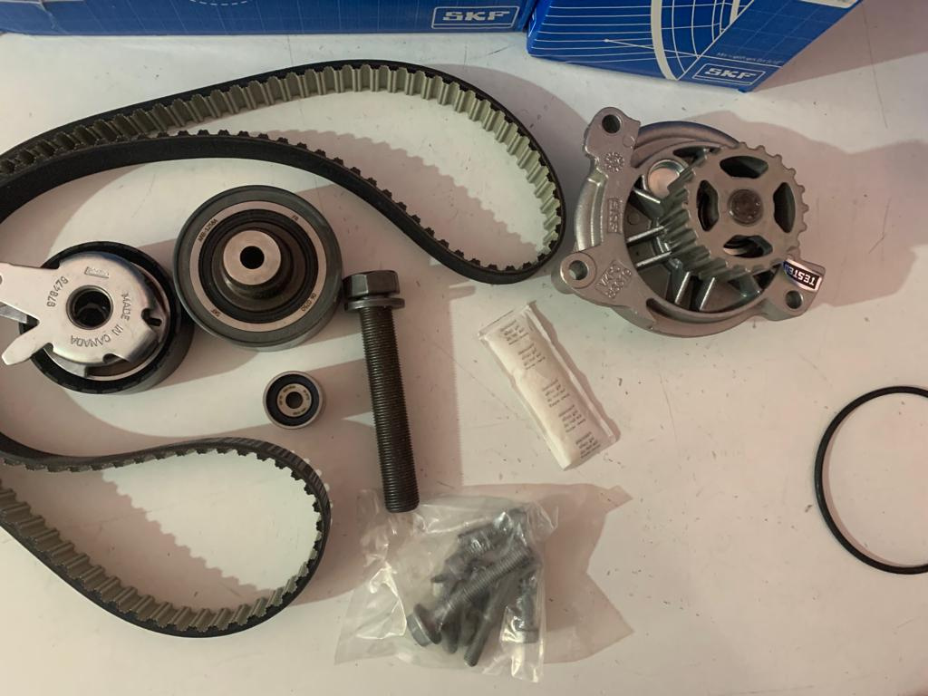 SKF VKMC 01244 Pompă apă + kit distribuție pentru VW CRAFTER dinti: 141 /VW