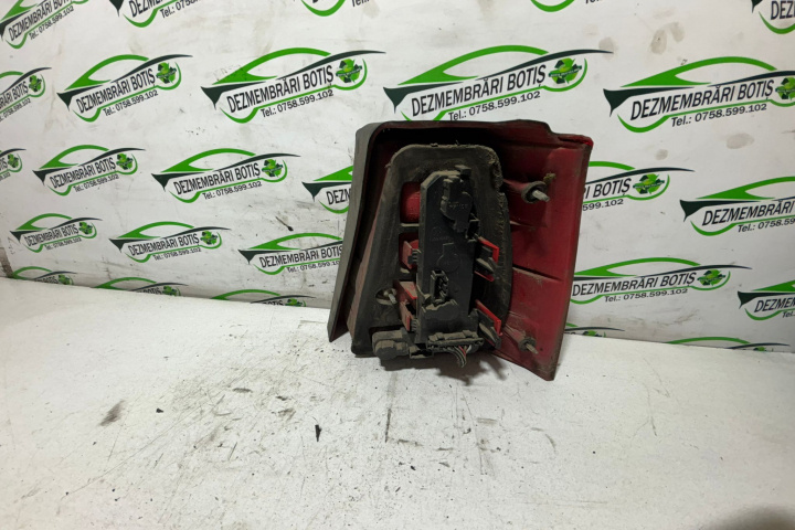 Soclu becuri lampa stop pe aripa stanga Volkswagen VW Golf 4 [1997 - 2006] wagon 1.9 TDI MT (90 hp)