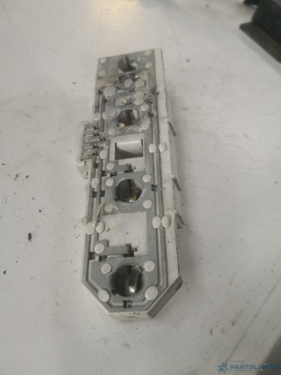 Soclu lampa stanga spate SKODA SUPERB (3U4) [ 2001 - 2008 ] OEM 3u5945257