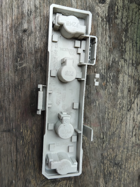 Soclu stop stanga Skoda Octavia 2 cod produs: 1Z5945257A