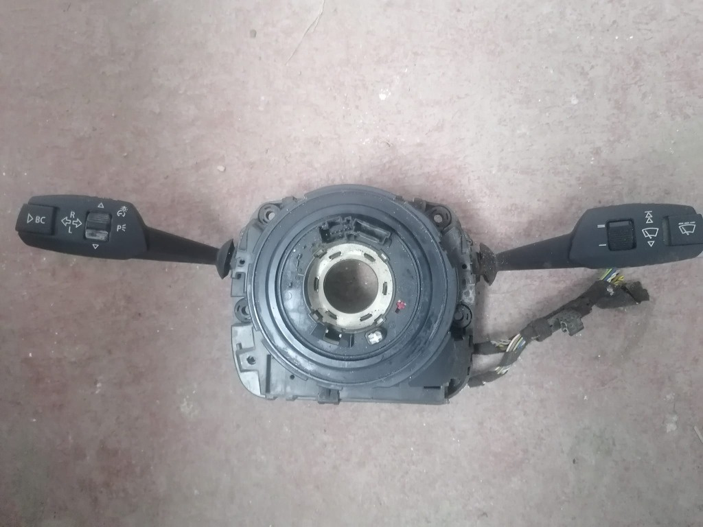 Spira volan cu manete bmw seria 1 e81, e82, e87, e88 lz 9121743 01, 01418368 05