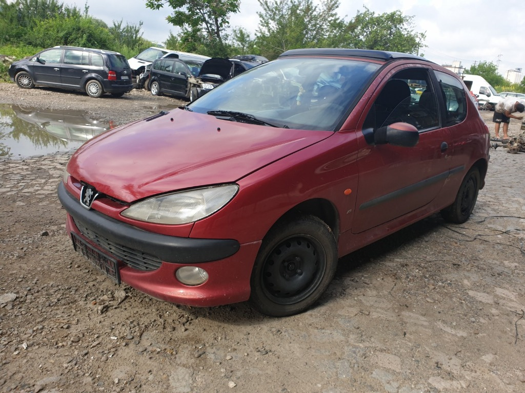 Spoiler / bara fata Peugeot 206 2002