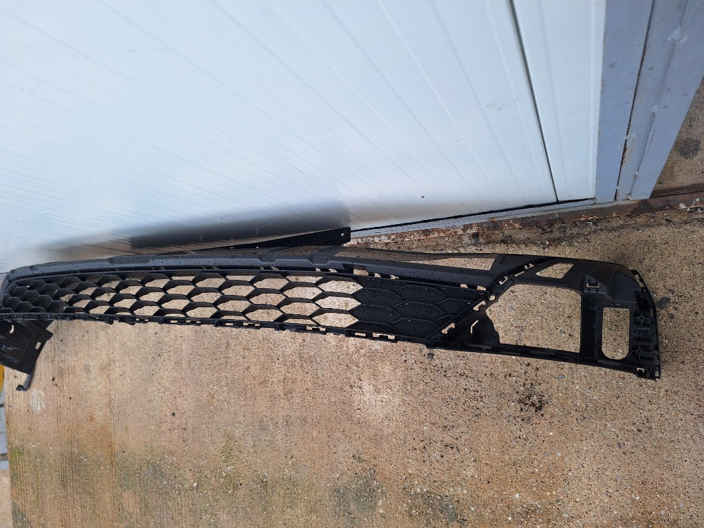 Spoiler inf bara fata Volkswagen Tiguan 5n