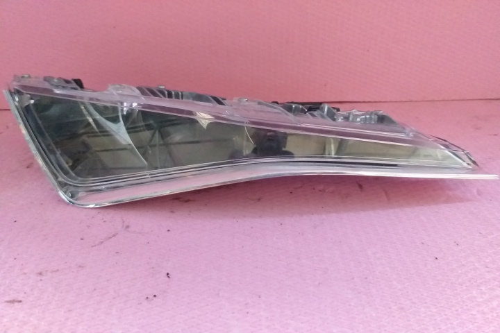Sticla lumini far dreapta Capac lumini LED far dreapta 18262102 00128400 18262102 00128400 Audi A8 D4/4H [2010 - 2014] Sedan 4.2 TDI L quattro tiptronic (350 hp) Culoare LZ9Y