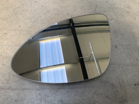 Sticla oglinda stanga Porsche Cayenne 958 - vezi poze!!