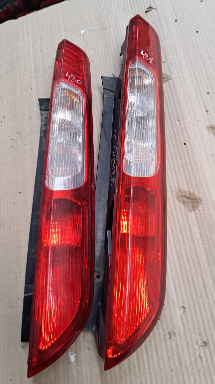 Stop dreapta Ford Focus 2 Hatchback cod 4M5113404A