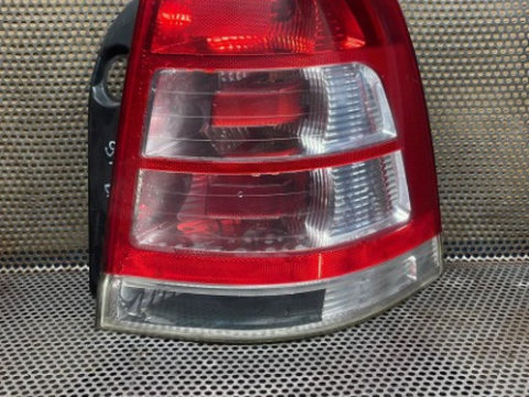 Stop dreapta Opel Zafira B Facelift 2010 defectul se vede în poze