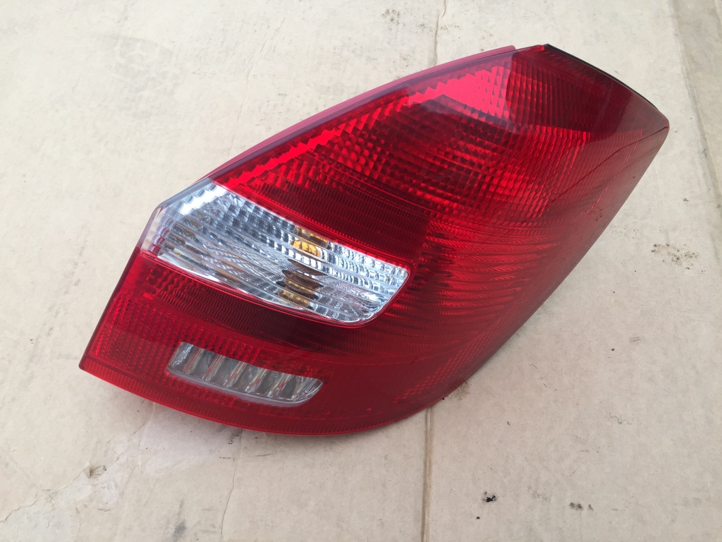 Stop dreapta Skoda Fabia II 2012 hatchback 5J6945112A 5J6 945 112 A