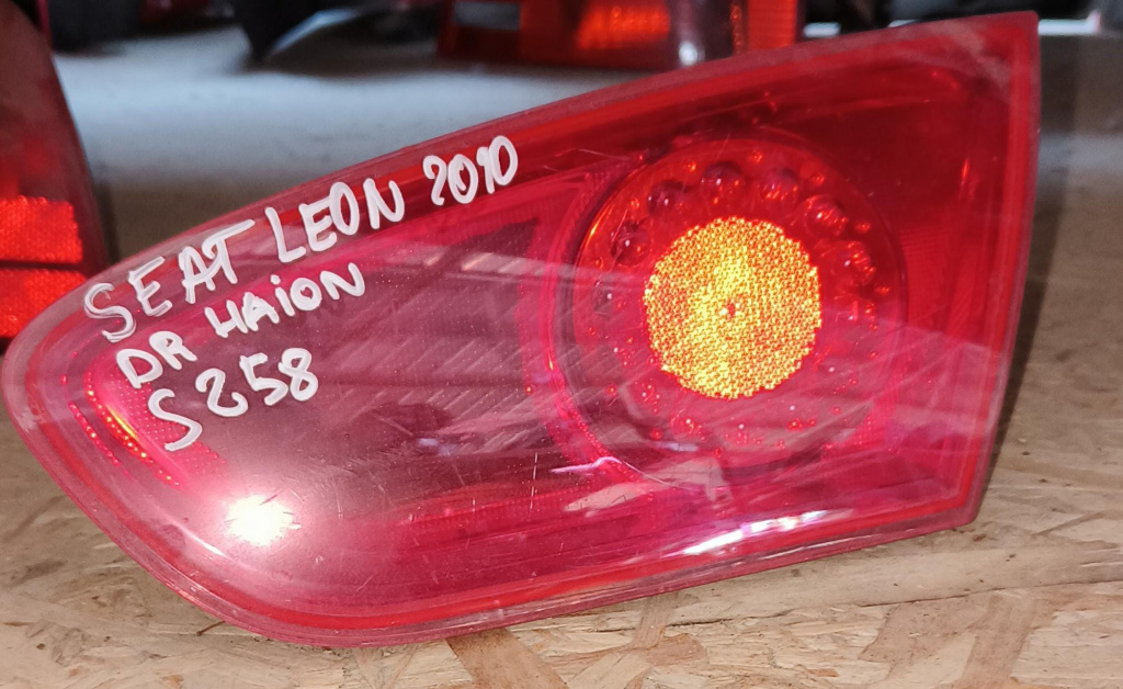 Stop dreapta spate haion Seat Leon 2010,cod 1P0945