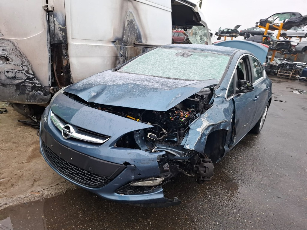 Stop dreapta spate Opel Astra J 2013 berlina 1.7 cdti A17DTS