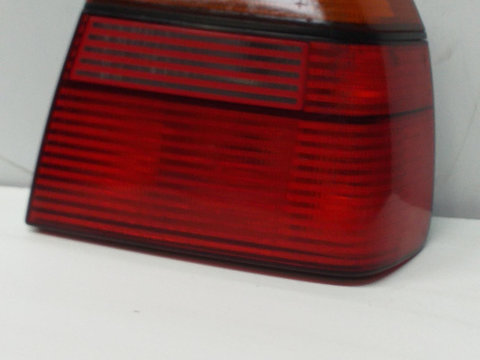 Stop (lampă spate) dreapta VW Golf 3 hatchback cu semnalizare galbenă, an fabricatie 1995