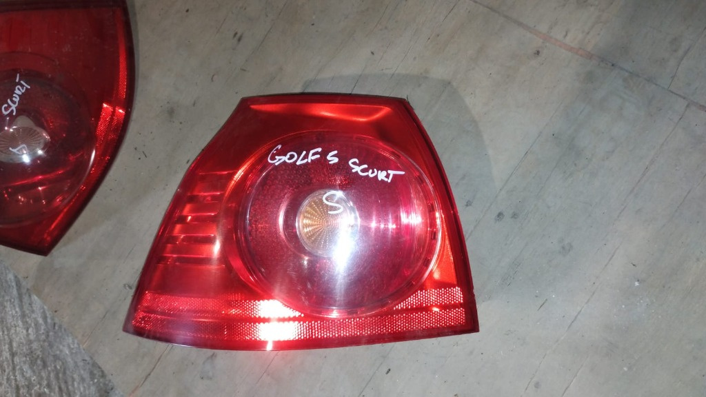 Stop / lampa stanga Golf 5 2004-2008 COD: 1K6945095N