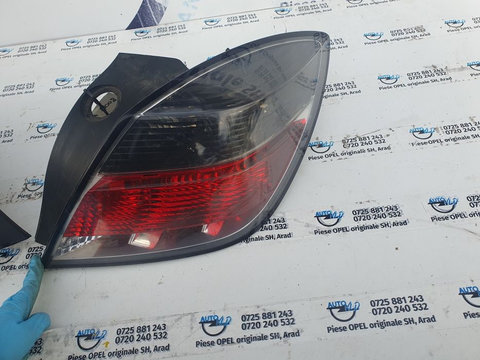 Stop lampa tripla stanga fumuriu Opel Astra H GTC