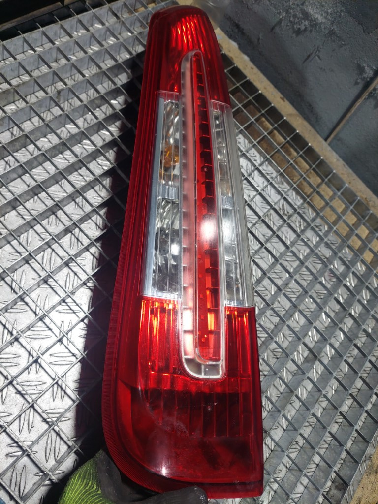 Stop partea dreapta pe aripa Ford C Max din anul 2007 cod 2SK009504