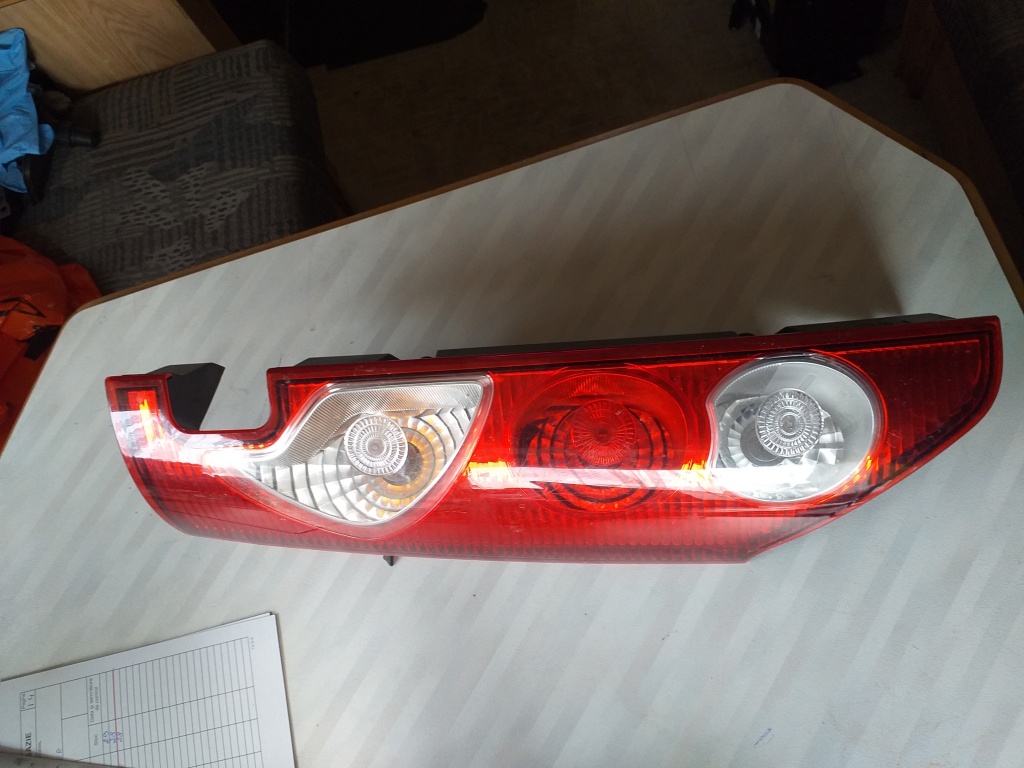 Stop spate stanga Renault Kangoo an 2010
