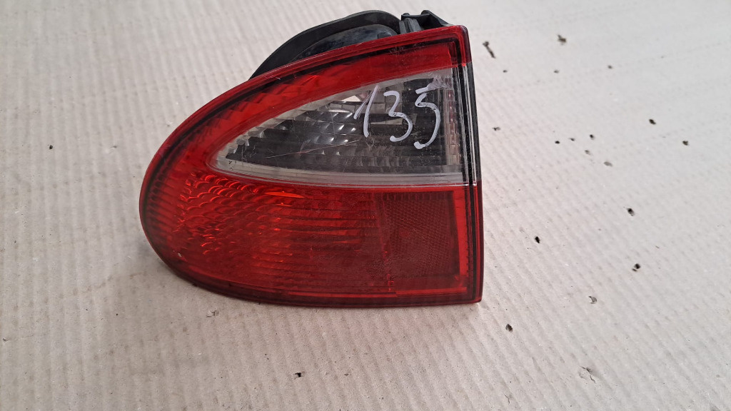 Stop stanga aripa Seat 1M Hatchback cod 1M6945095A