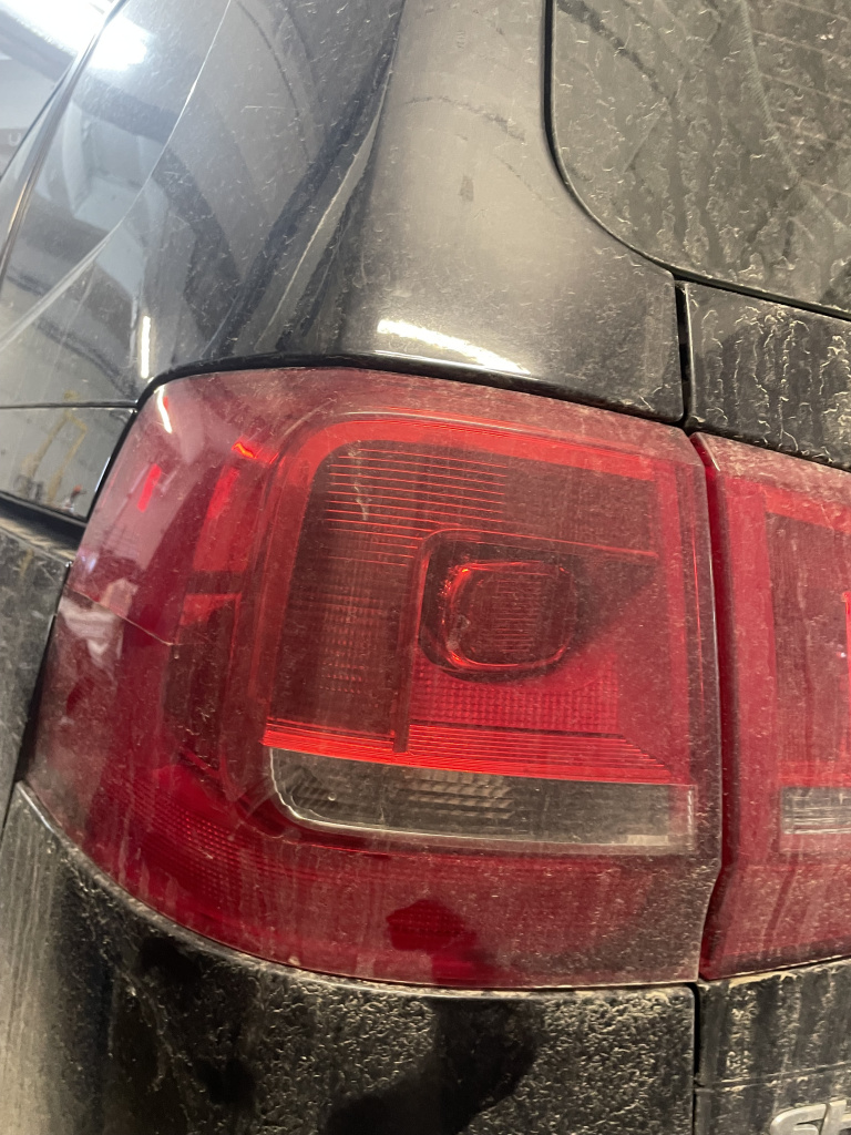 Stop stanga aripa Volkswagen Sharan 2.0 Motorina 2012, CU DEFECT / 7N0945095E
