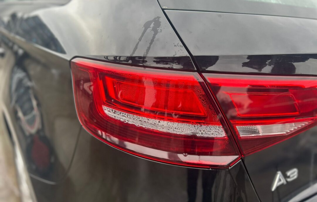 STOP STANGA/DREAPTA pe caroserie AUDI A3 (8V) SPORTBACK - AN 2017 FACELIFT
