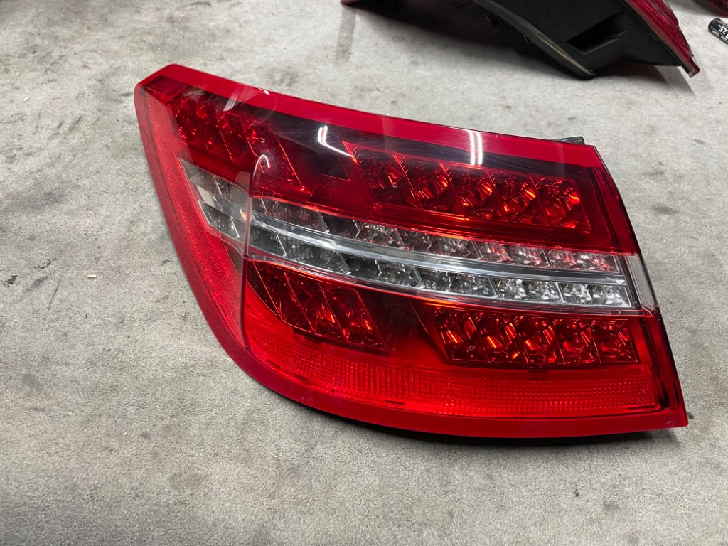 Stop stanga MERCEDES E-CLASS W207 cabrio sau coupe ,an 2010-2014,cu led ,complet, fara defecte