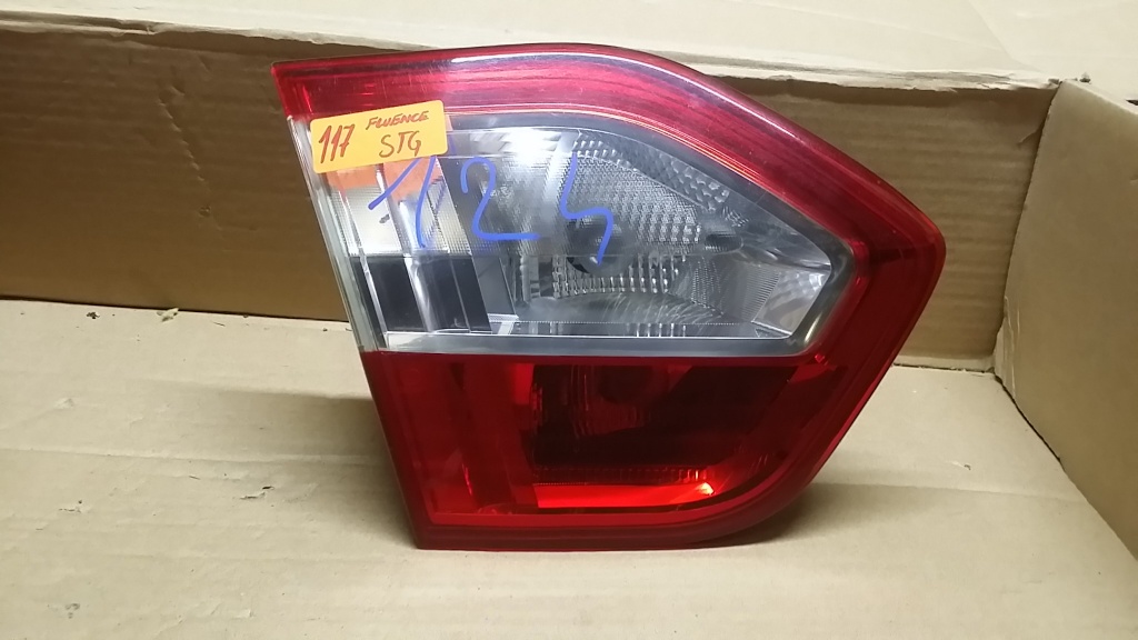Stop stanga Renault Fluence pe capota portbagaj
