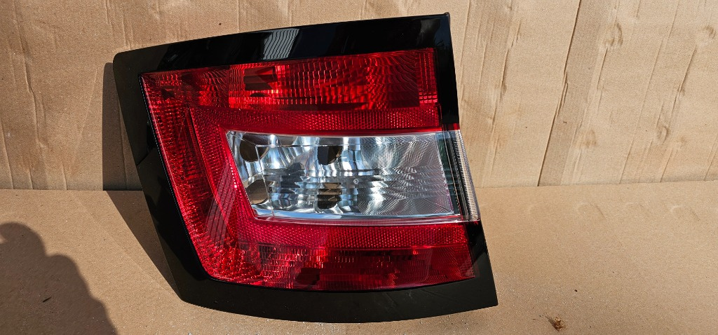 Stop stanga Skoda Fabia 3 6V combi / Break 2015 2016 2017 2018