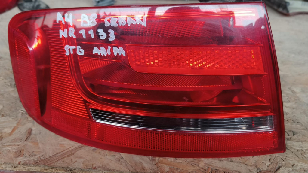 Stop stanga spate aripa Audi A4 B8 Sedan Audi A4 B8 an 2010 cod piesa NR 1133