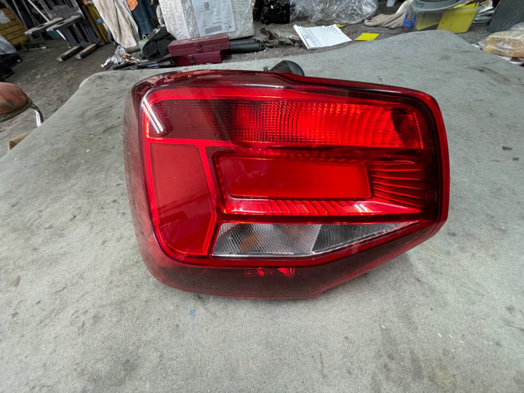 Stop stanga spate complet AUDI Q2 an 2016-2021 cod 81A945069B