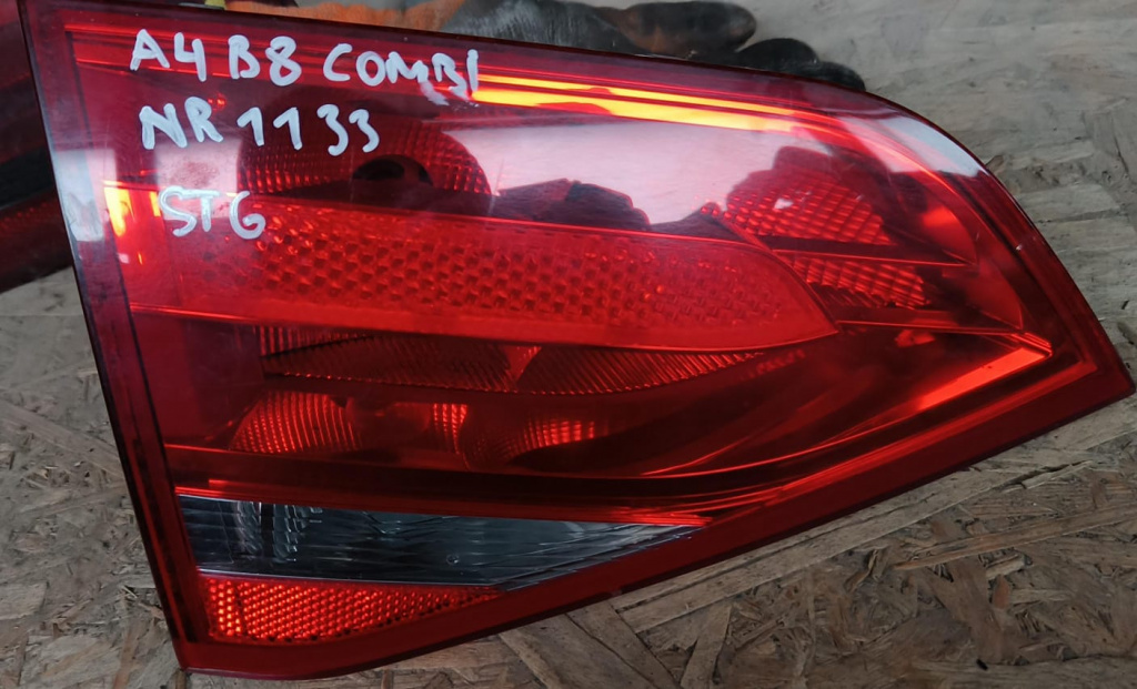 Stop stanga spate haion Audi A4 B8 Sedan,cod 8K5945093D Audi A4 B8 an 2010 cod piesa 8K5945093D NR 1133