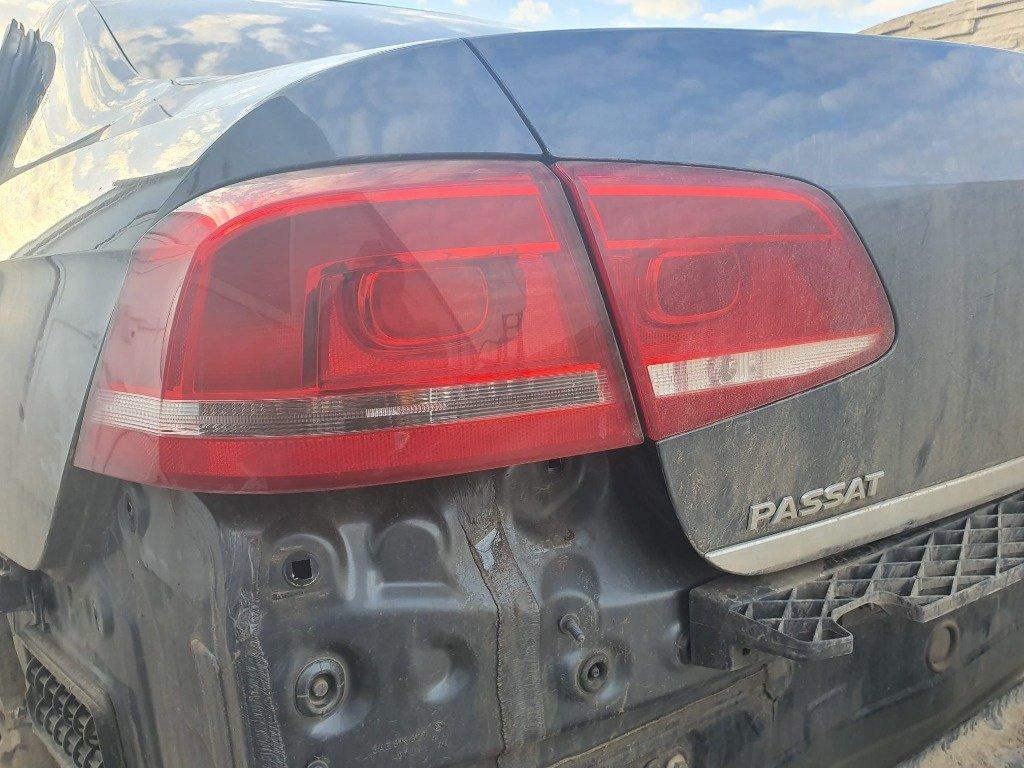 Stop stanga spate Volkswagen Passat B7 2011 BERLINA 1.6
