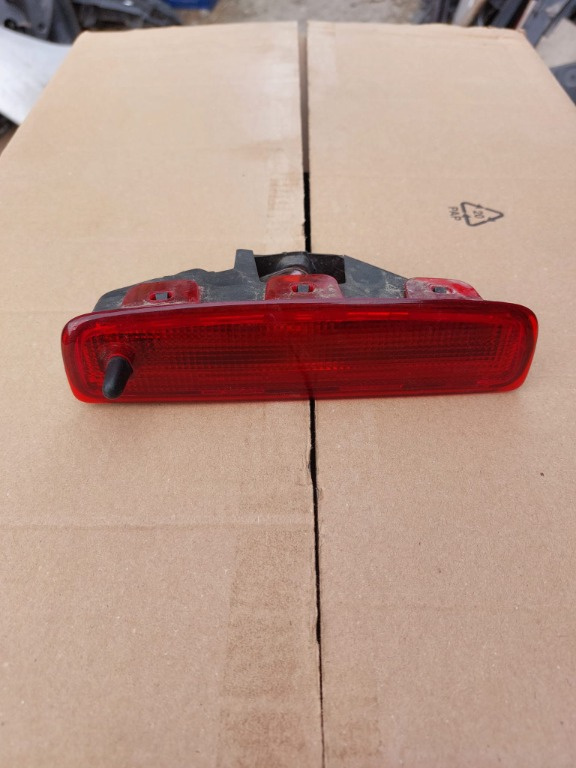 Stop suplimentar spate model cu stergator Dacia Dokker 8200690118