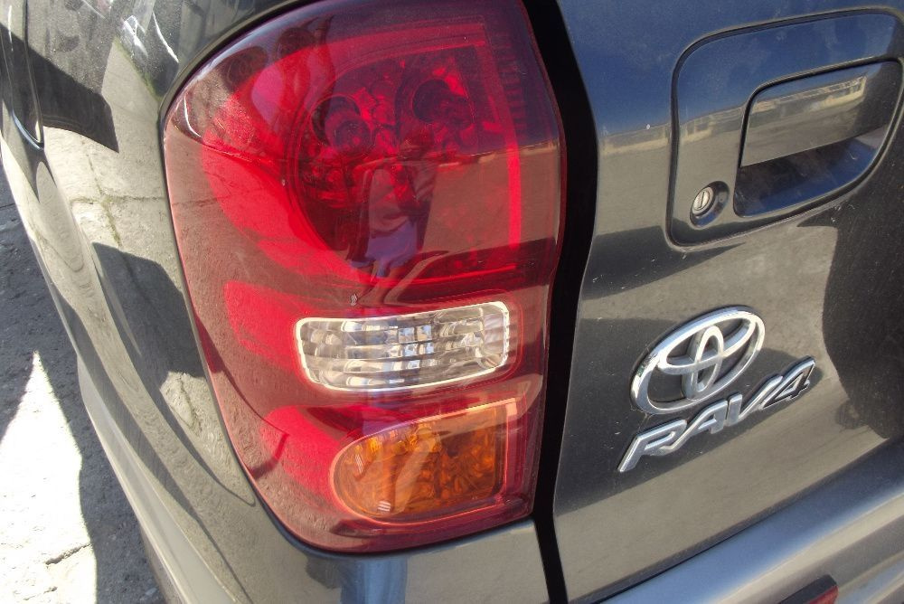 Stop Toyota Rav 4 2004-2006 stop stanga lampa trip