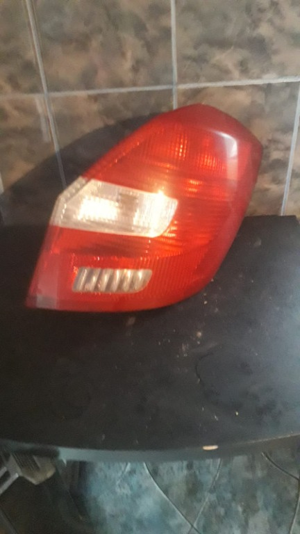 Stop tripla dreapta Skoda Fabia 2 2009 FISURAT model hatchback