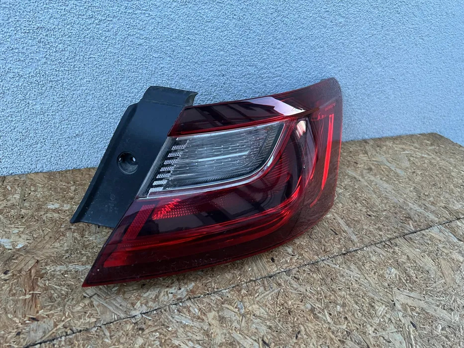 Stop tripla lampa dreapta aripa Renault Megane 4 2