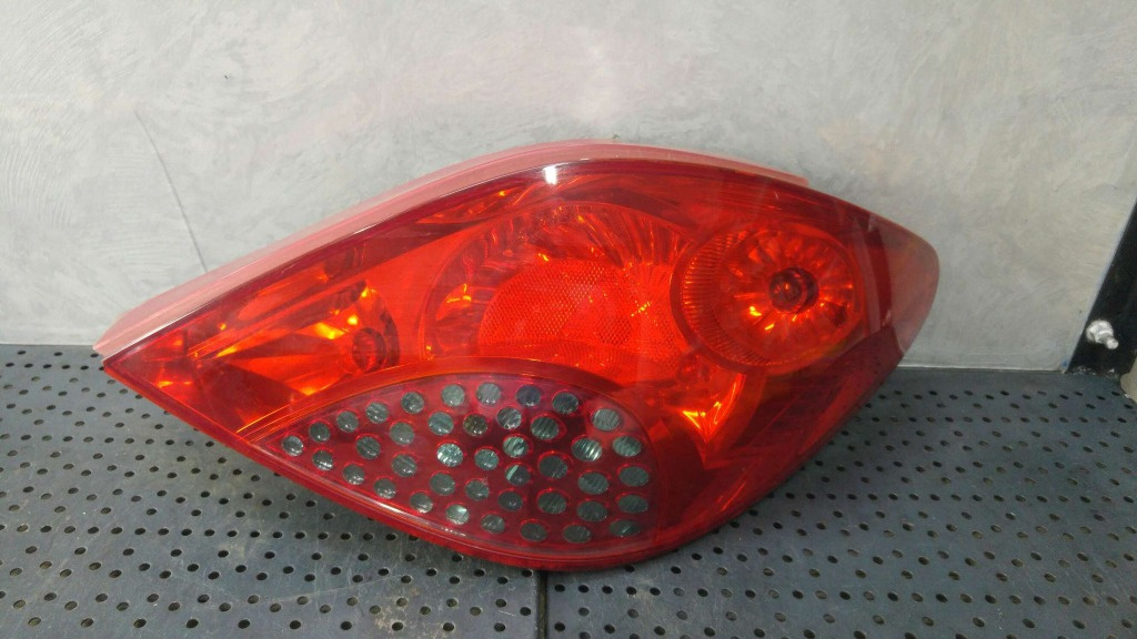 Stop tripla lampa dreapta peugeot 207 964998658003