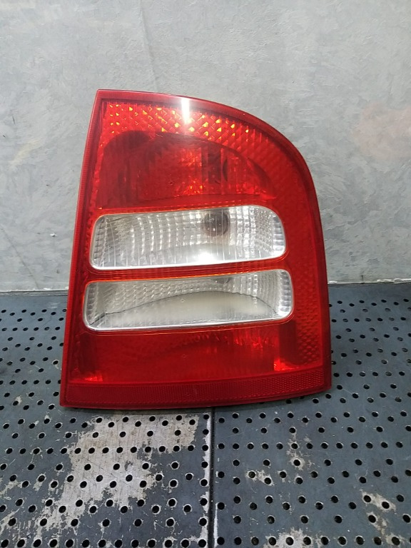 Stop tripla lampa dreapta skoda octavia 1 1u 1u694