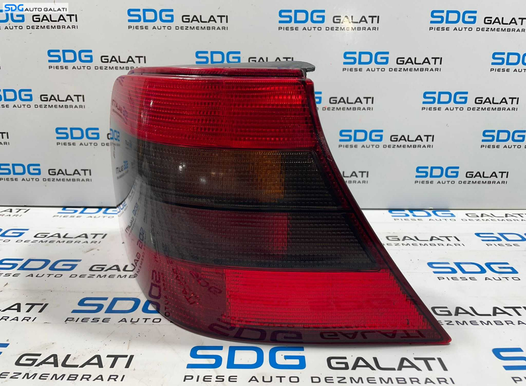 Stop Tripla Lampa Dreapta Volkswagen Golf 4 Hatchback 1998 - 2006 Cod 1J6945257 [L4123]