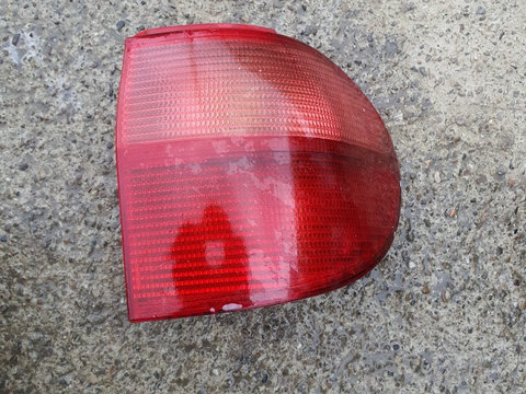 Stop tripla spate dreapta de caroserie Seat Alhambra 1998