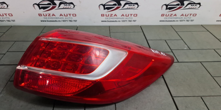 Stop / Tripla spate dreapta pe aripa Cod: 924023W0