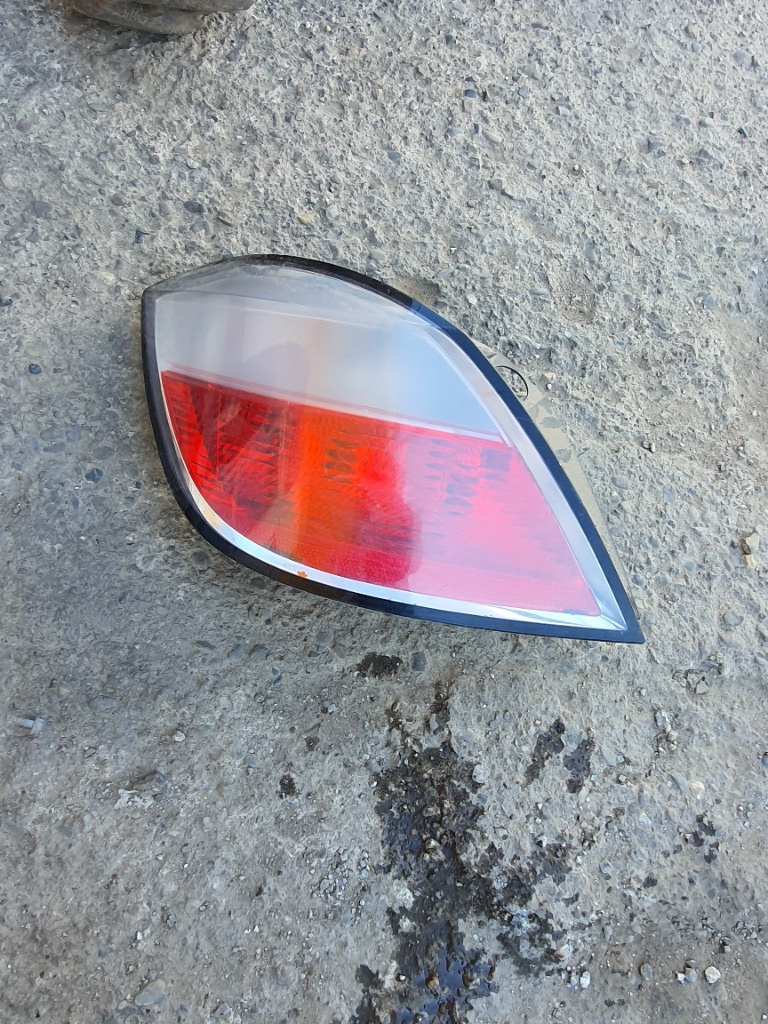 Stop tripla spate stanga Opel Astra H hatchback model 5 usi