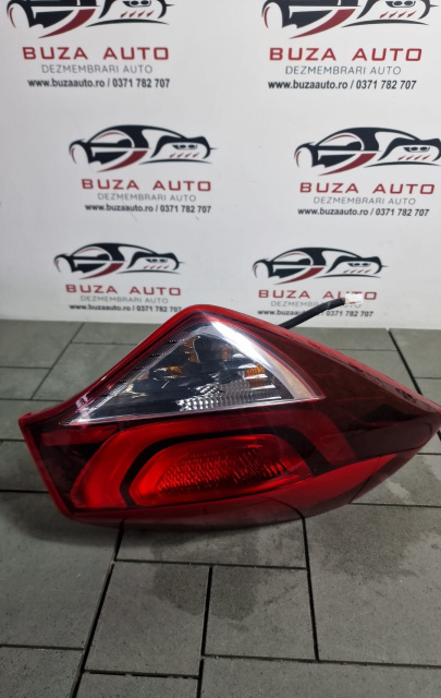 Stop / Tripla spate stanga pe aripa Cod: 92401C800