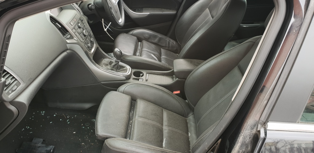 Stopuri Opel Astra J 2011 Hatchback 1.7 