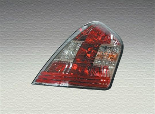 Stopuri spate Lampa spate Dreapta se potrivește. 