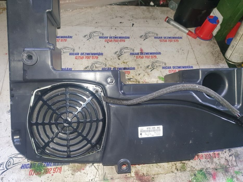 Subofer boxa tub bas Audi a4 a5 8k b8 limousine cod 8t8035382