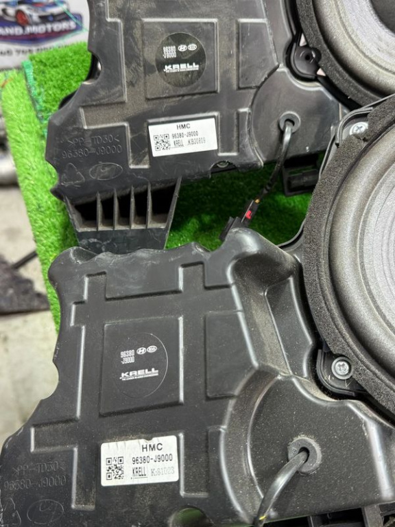 SUBWOOFER+ AMPLIFICATOR AUDIO HYUNDAI KO