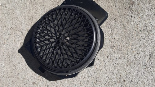 Subwoofer audi a4 b8 limuzina