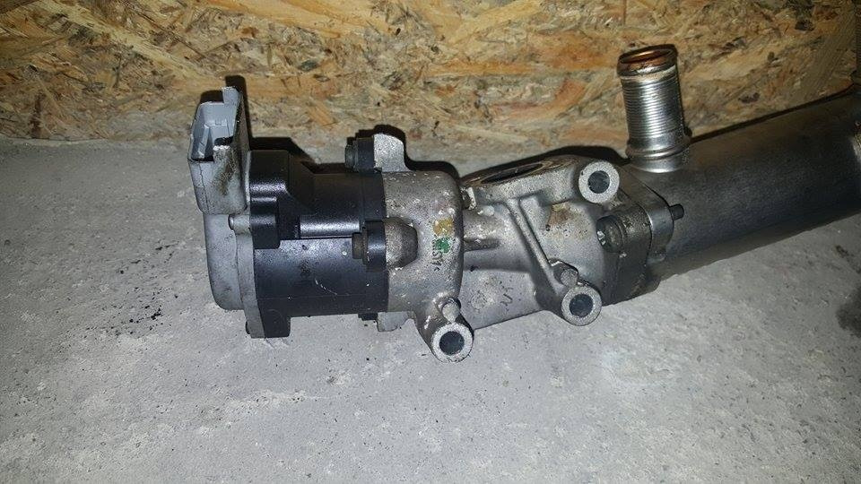 Supapa egr stanga cod 4r8q-90475-a citroen c6 2.7 hdi bi-turbo