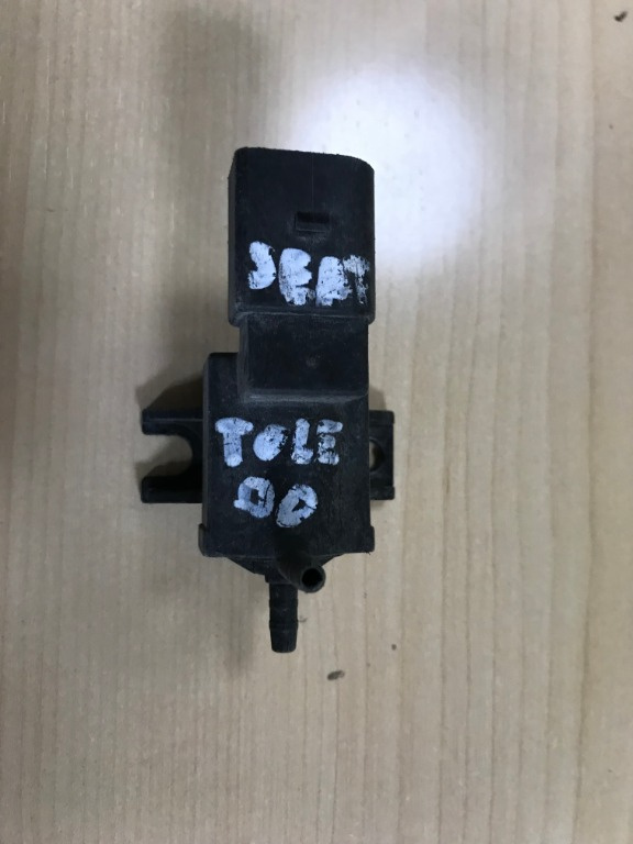 Supapa vacuum passat b6 a4 b7 golf 4 bora toledo 2 2000 - 2008 cod: 037906283d